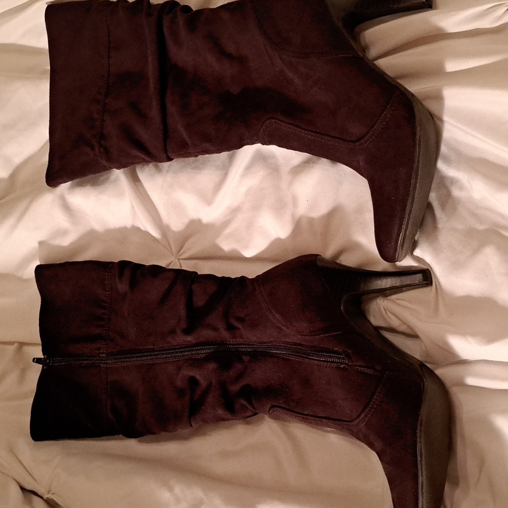 Women's size 9.5 brown suede boots